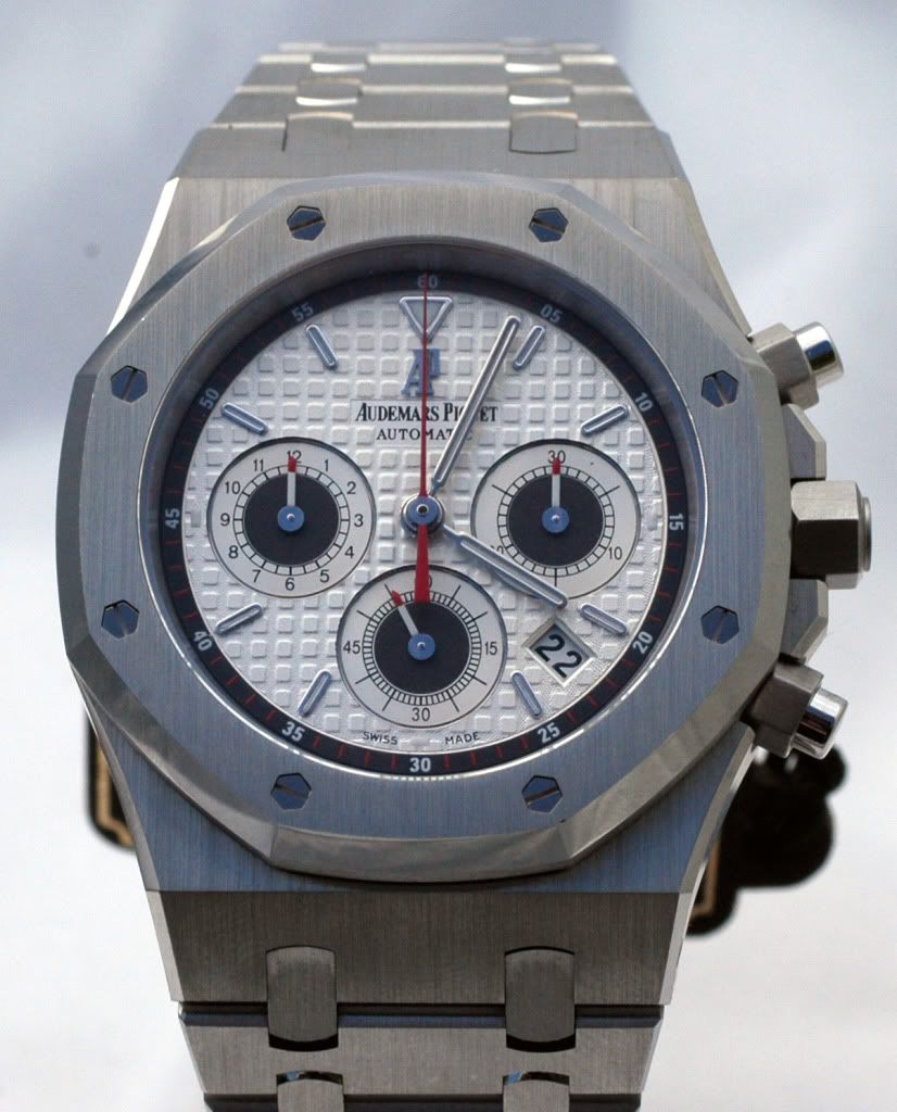 http://i278.photobucket.com/albums/kk102/legacytime/Audemars/DSC_0029.jpg