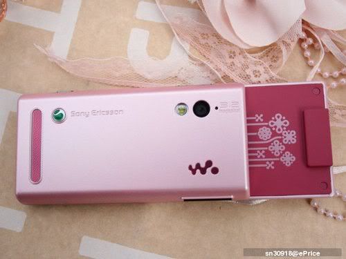Sony Ericsson W705 Pink edition of images to enjoy 