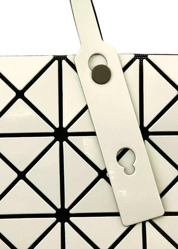 Issey Miyake Bilbao Lucent