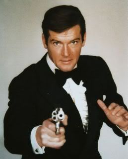 roger-moore-james-bond-c10102569.jpg