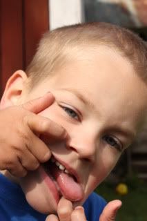 gekke bekken trekken.