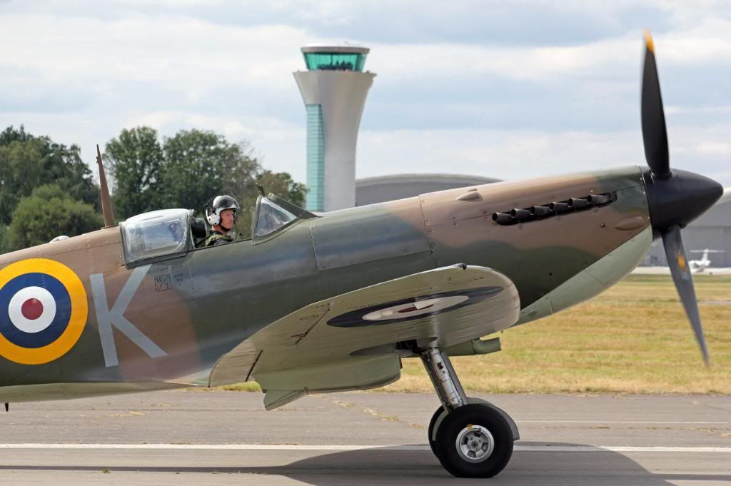 http://i278.photobucket.com/albums/kk85/gbnll/Farnborough%202010/SPIT_A.jpg