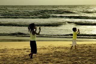 kids_on_the_beach.jpg kids on beach image by heff_liv4