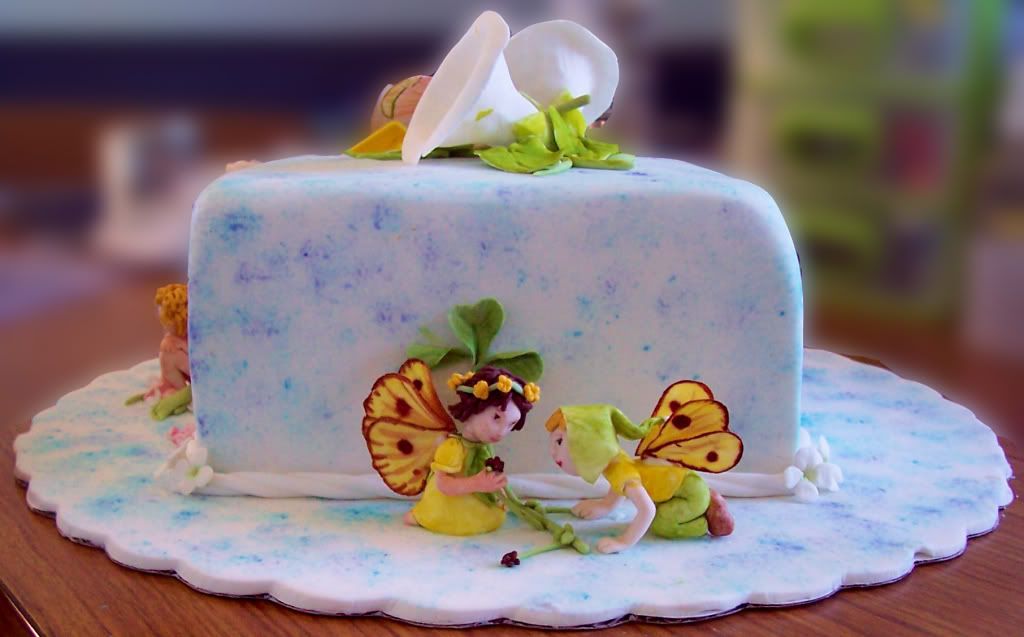 http://i278.photobucket.com/albums/kk91/ozgirl42/Ragged%20Blossom%20Cakes/FairyCake006.jpg