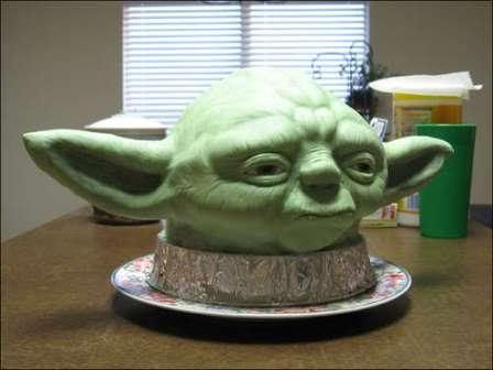 I really can't resist posting this Star Wars Yoda Head Cake from 
