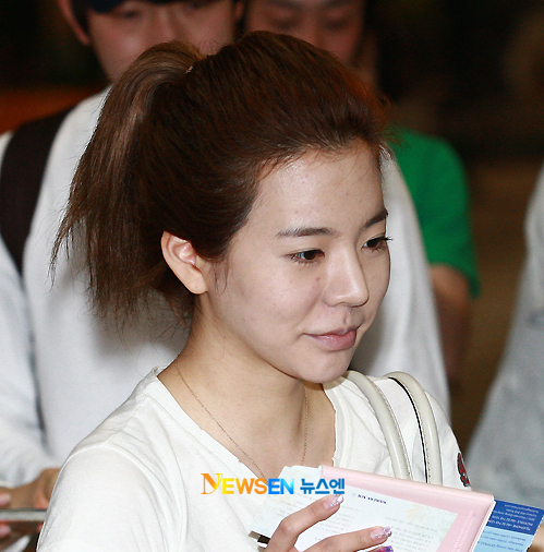 Snsd’s Sunny Without Makeup At Airport
