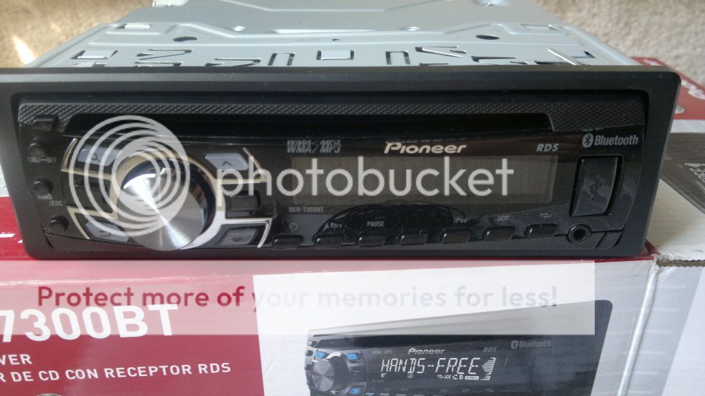 Pioneer DEH 7300BT Car Audio Stereo CD  iPod WMA Player Receiver Bluetooth